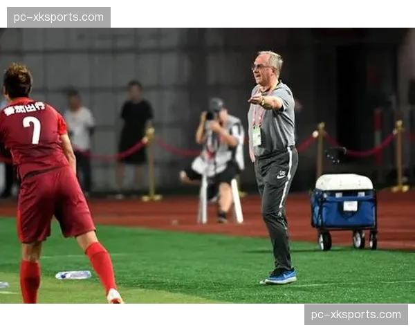 即时：尼斯1-0领先朗斯，乔纳森·戴维点射破门