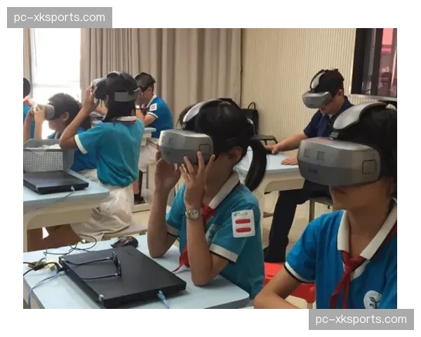 科技应用:某球队使用VR技术让球员模拟练习关键边线球战术执行。 科技应用:某球队使用VR技术让球员模拟练习关键边线球战术执行。